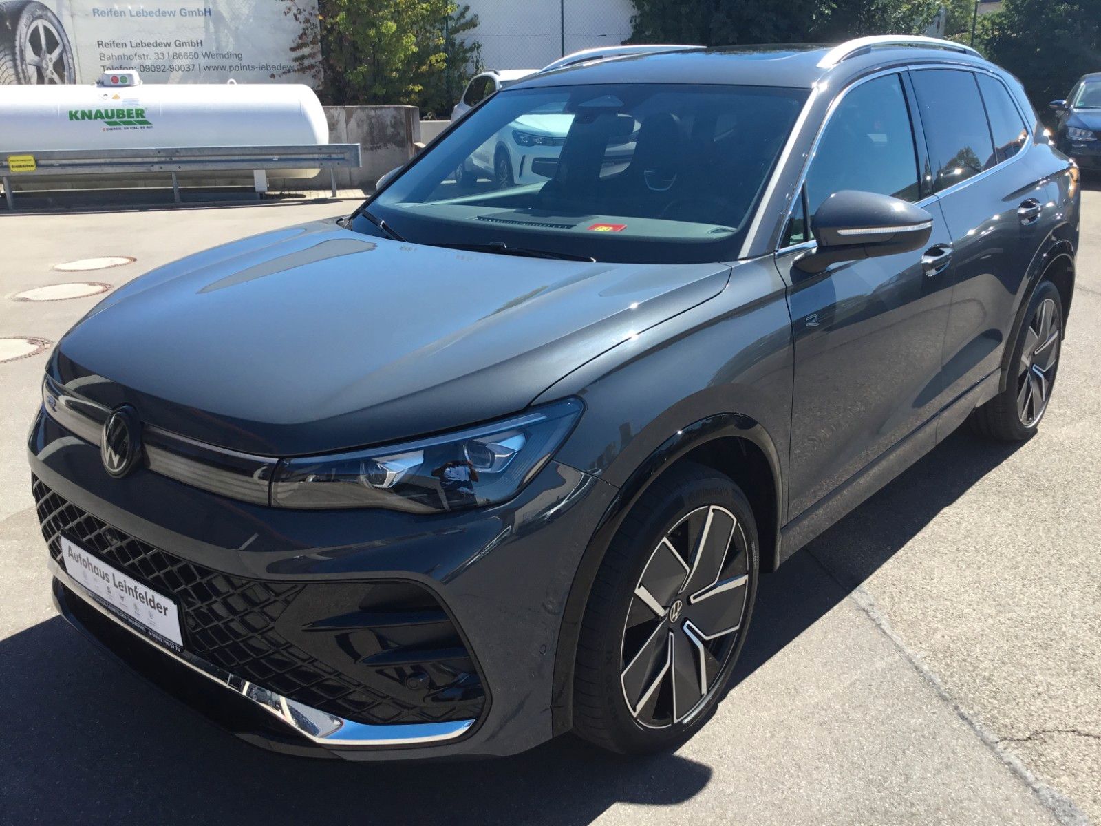 Fahrzeugabbildung Volkswagen Tiguan 2.0 TSI DSG 4M R-Line+Pano+AHK+IQLight+20