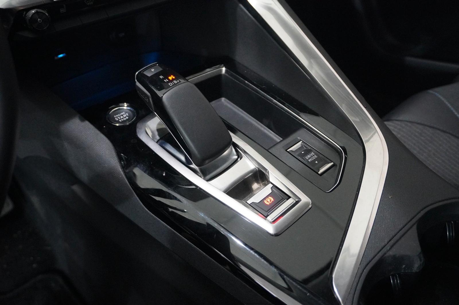 Peugeot 3008 Hybrid PHEV ALLURE NAVI/LED/KAMERA/SHZ/AHK