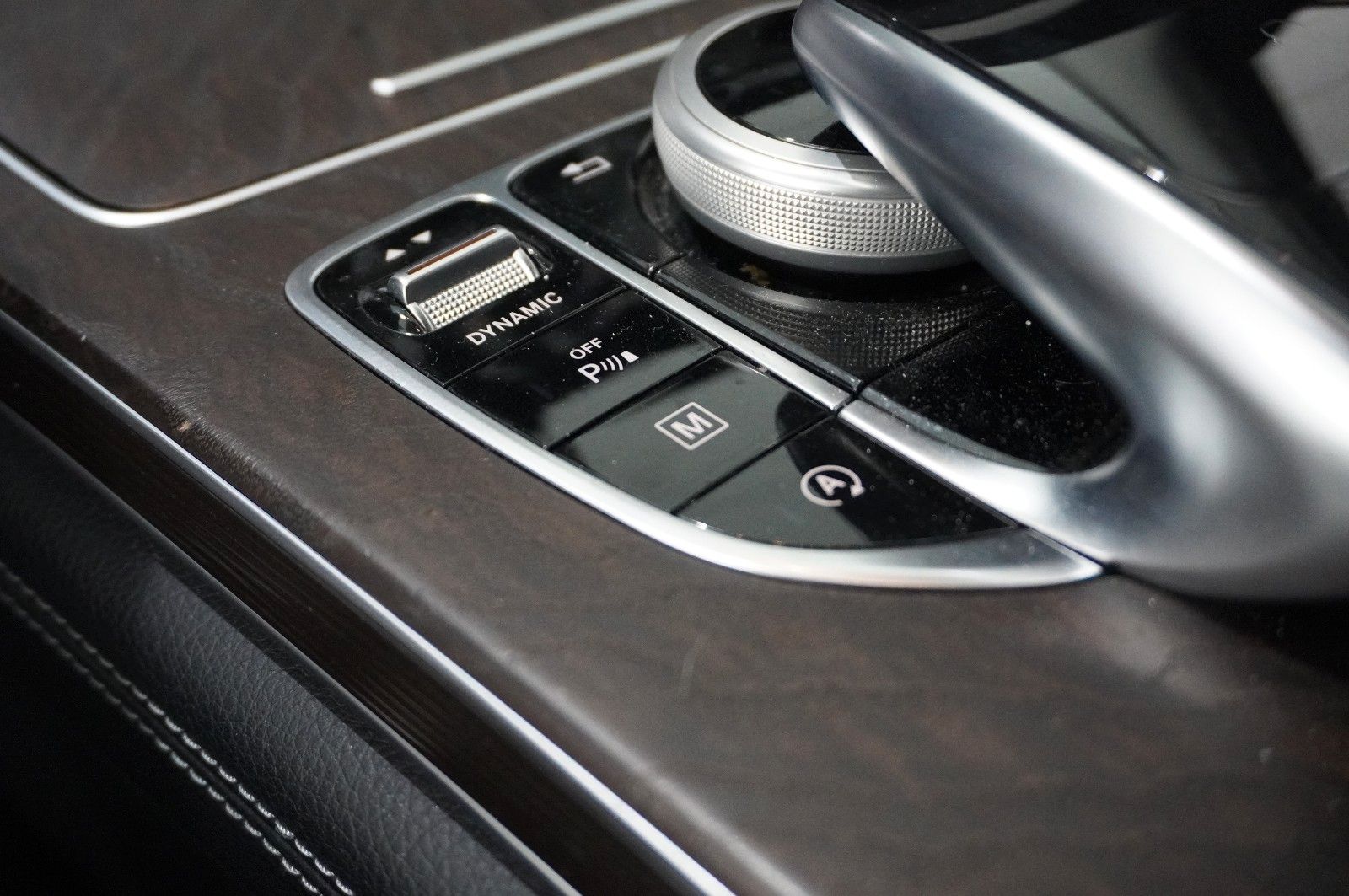 Fahrzeugabbildung Mercedes-Benz GLC 250D EXCLUSIVE 4M 9G-TRONIC NAVI/LED/SPORT