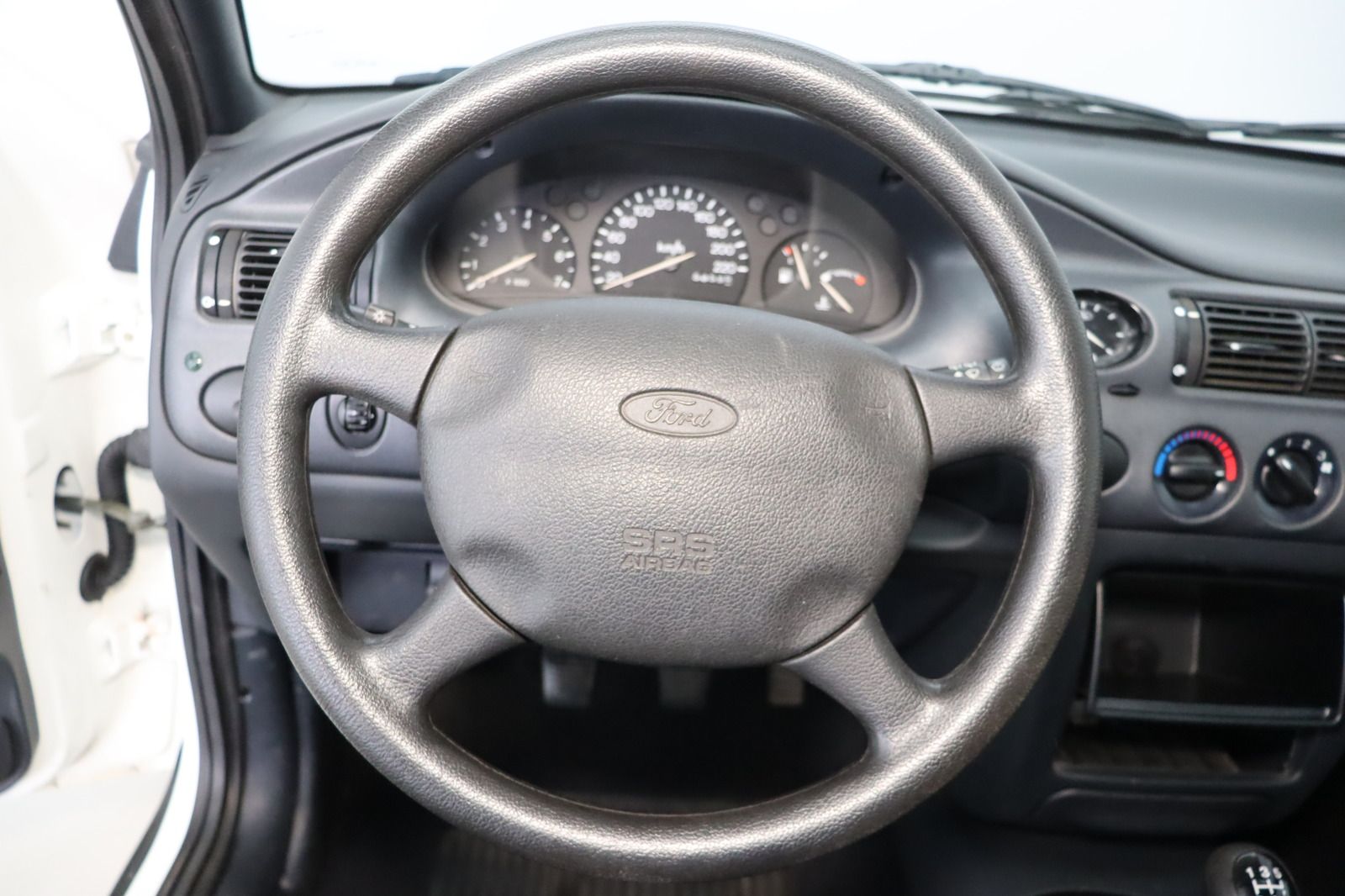 Fahrzeugabbildung Ford Escort 1.3i Flair aus 1. Hand