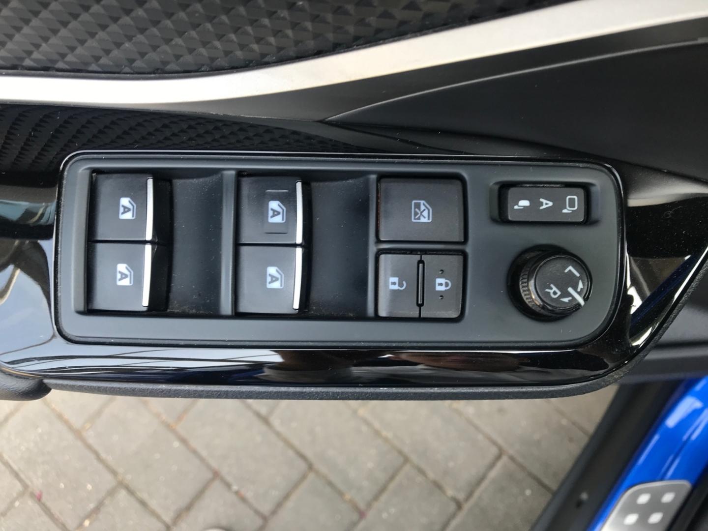 Toyota C-HR 1.8 Hybrid Team D *LED*ACC*CAM*SHZ*SmartKey