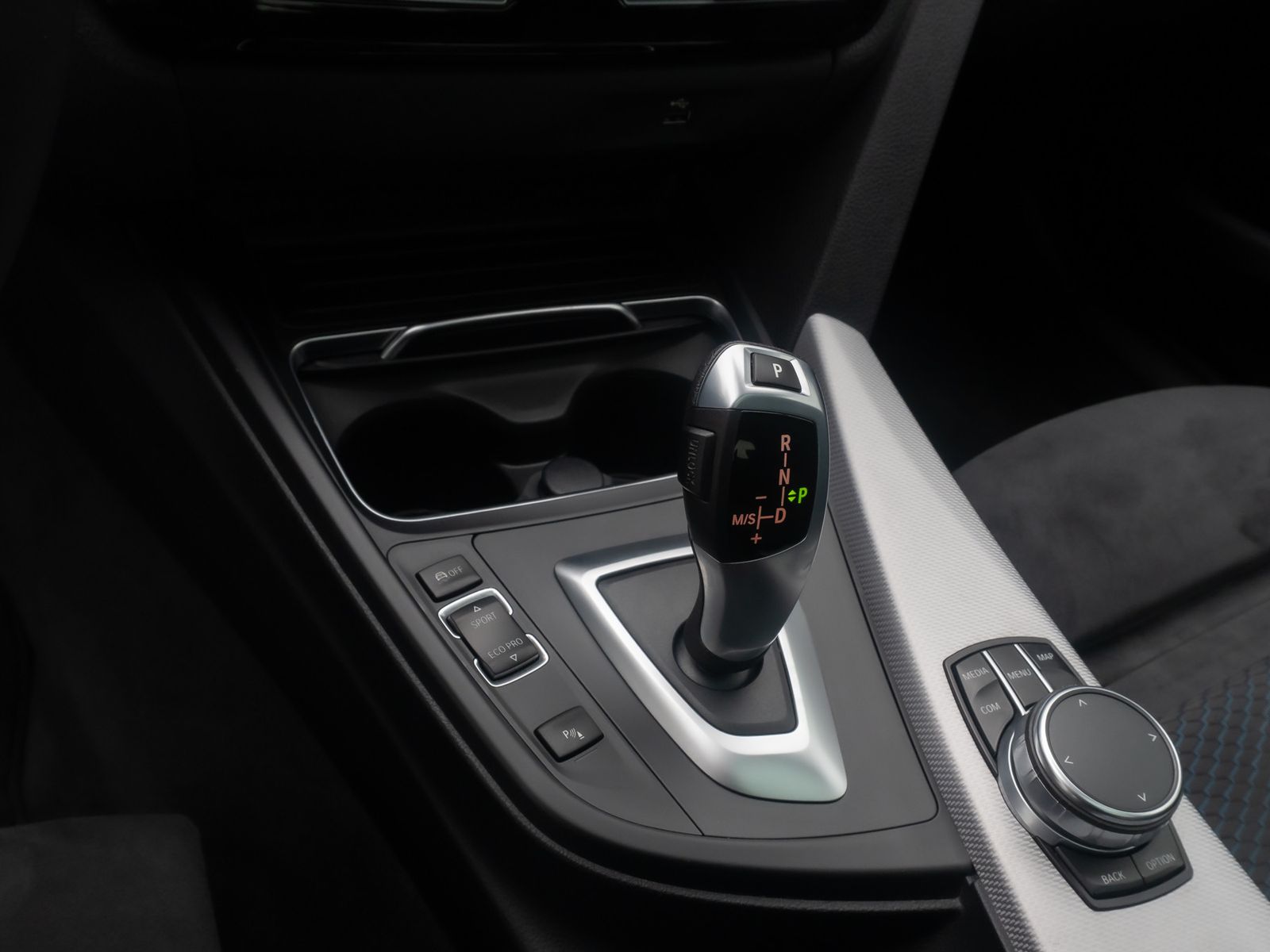 Fahrzeugabbildung BMW 320 Gran Turismo M Sport Kamera Alarm HUD 19Zoll