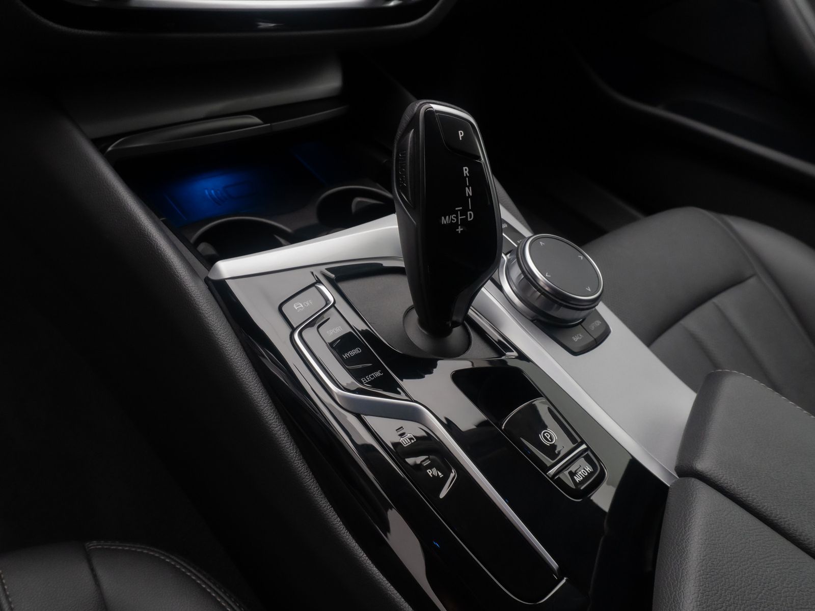 Fahrzeugabbildung BMW 530e Kamera DAB HiFi Sport Leder Komfort Alarm