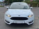 Ford Focus Lim. 1.5 TDCi Navi PDC (Facelift) - Ford Focus mit Diesel-Antrieb: Limousine, Automatik