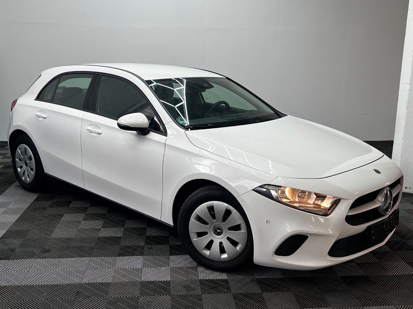 MERCEDES-BENZ A 180  d