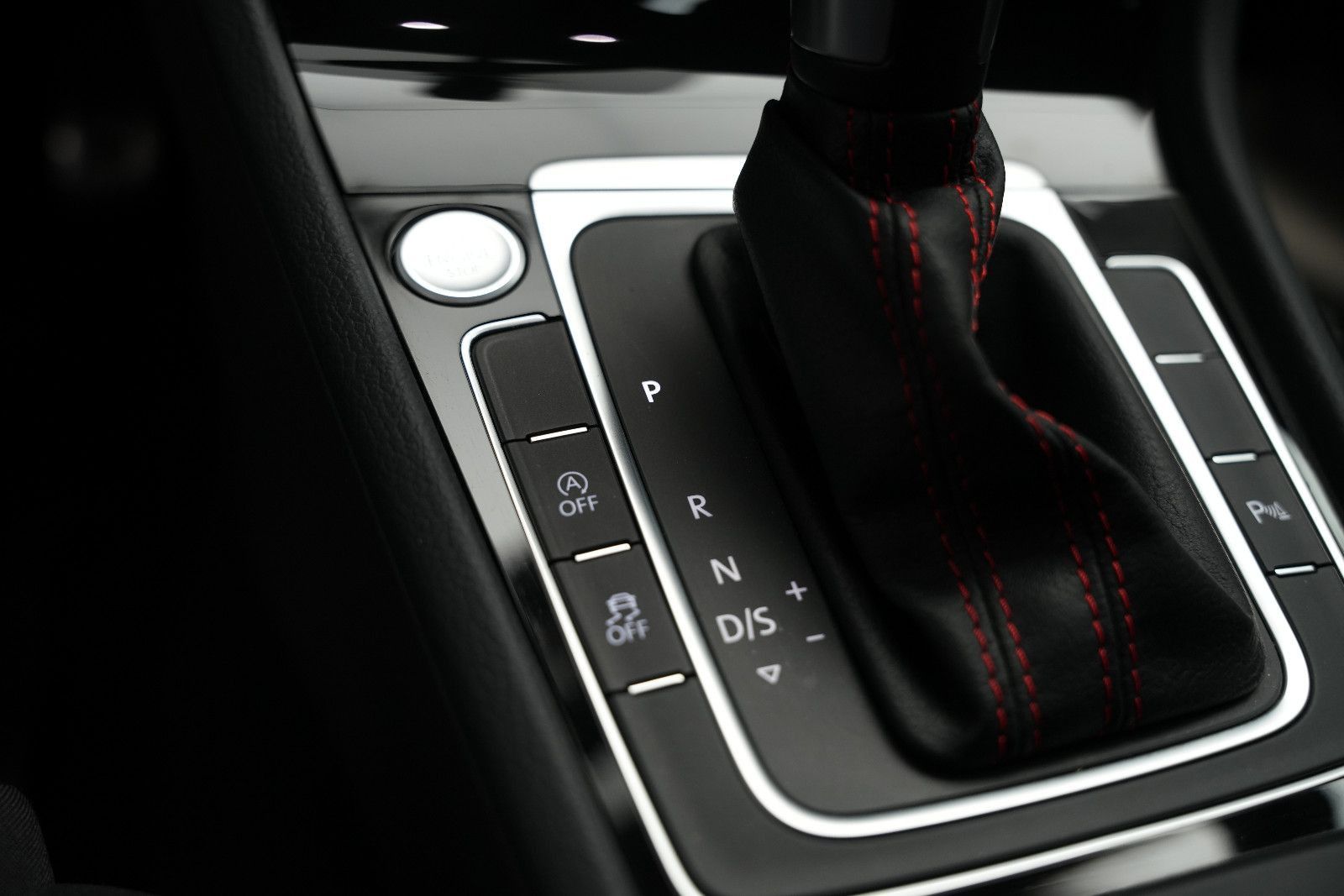 Fahrzeugabbildung Volkswagen Golf VII GTI Performance *Virtual*Automatik*SHZ*