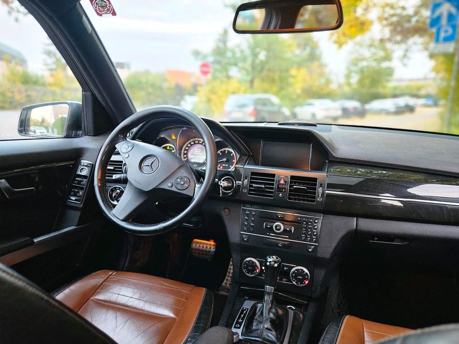 Mercedes-Benz GLK350 2011 — photo 10