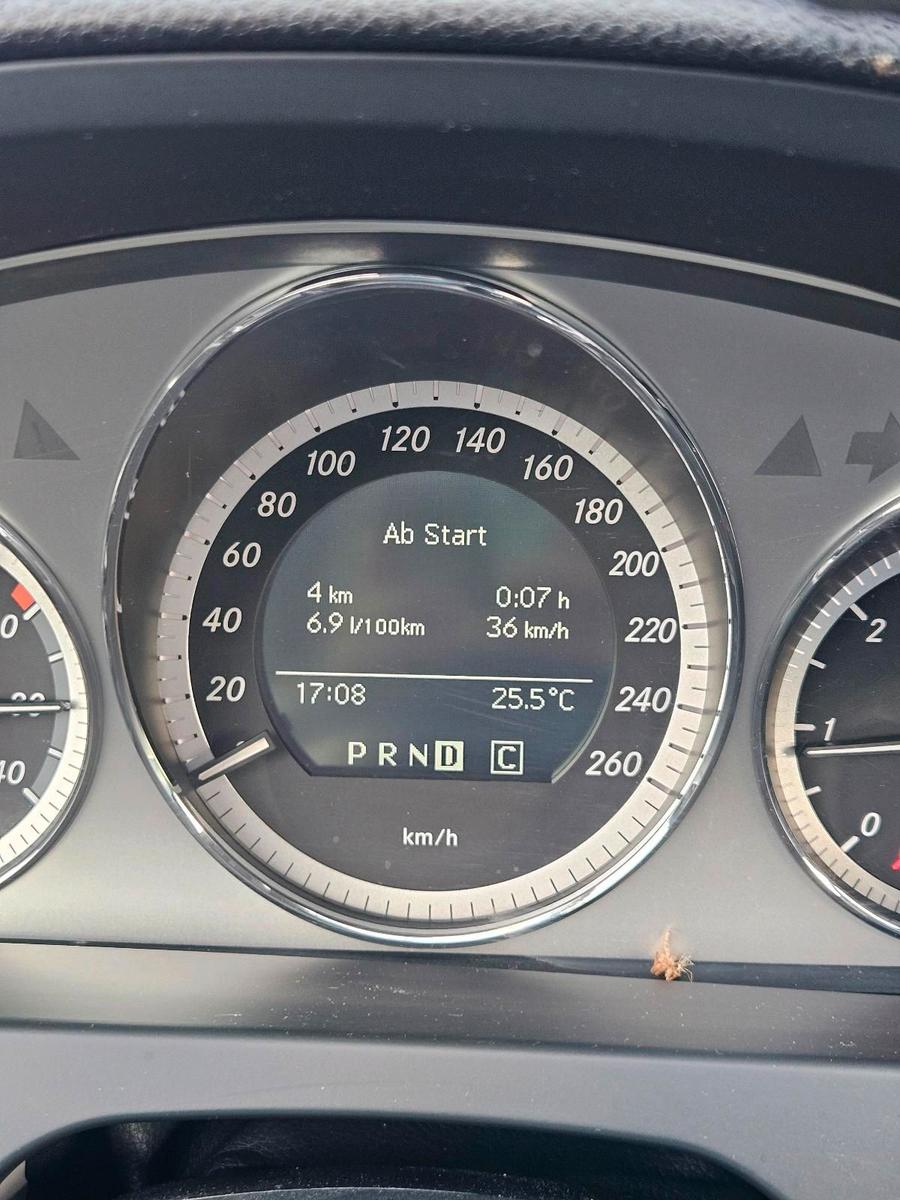Mercedes-Benz 220 2010 — engine 170 HP (125kW)