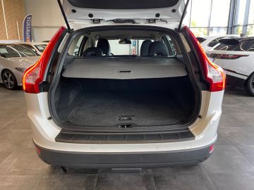 Volvo XC 60  Momentum AWD *AHK*NAVI*TEMPOMAT*ALLRAD*