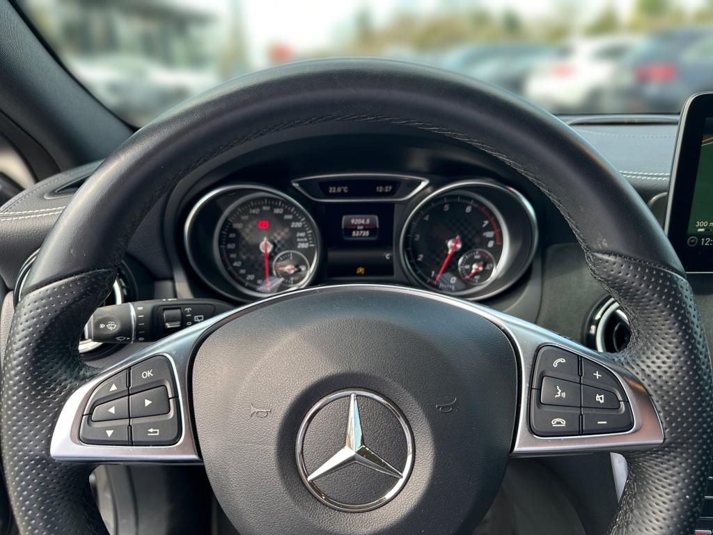 Fahrzeugabbildung Mercedes-Benz A 180 AMG Navi LED SHZ Ambie. Sport RDK CD