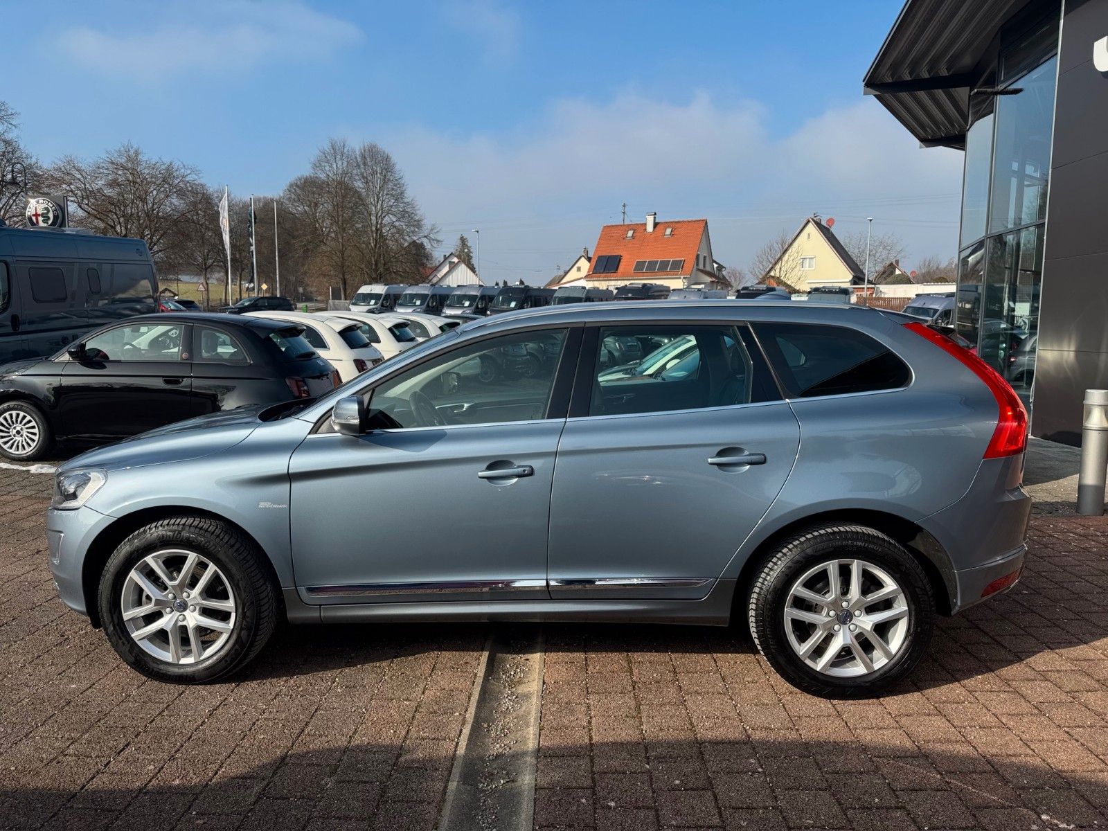 Fahrzeugabbildung Volvo XC60 Summum AWD 306PS NAVI LEDER SITZHZG AUTOM.
