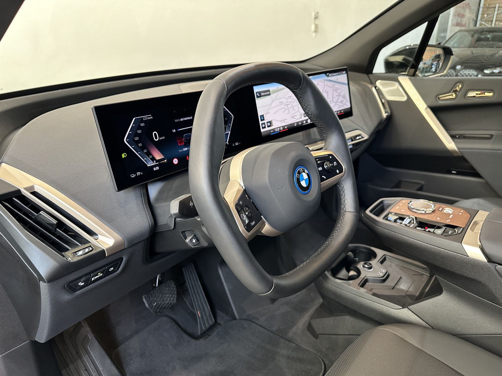 Fahrzeugabbildung BMW iX xDrive50 Panorama Glasdach Sky Lounge B&W Sur