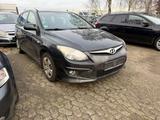 Hyundai i30 1.6 CRDi 66 kW Classic *Klima*AHK - Hyundai i30 aus 2012 mit Diesel-Antrieb: Kombi