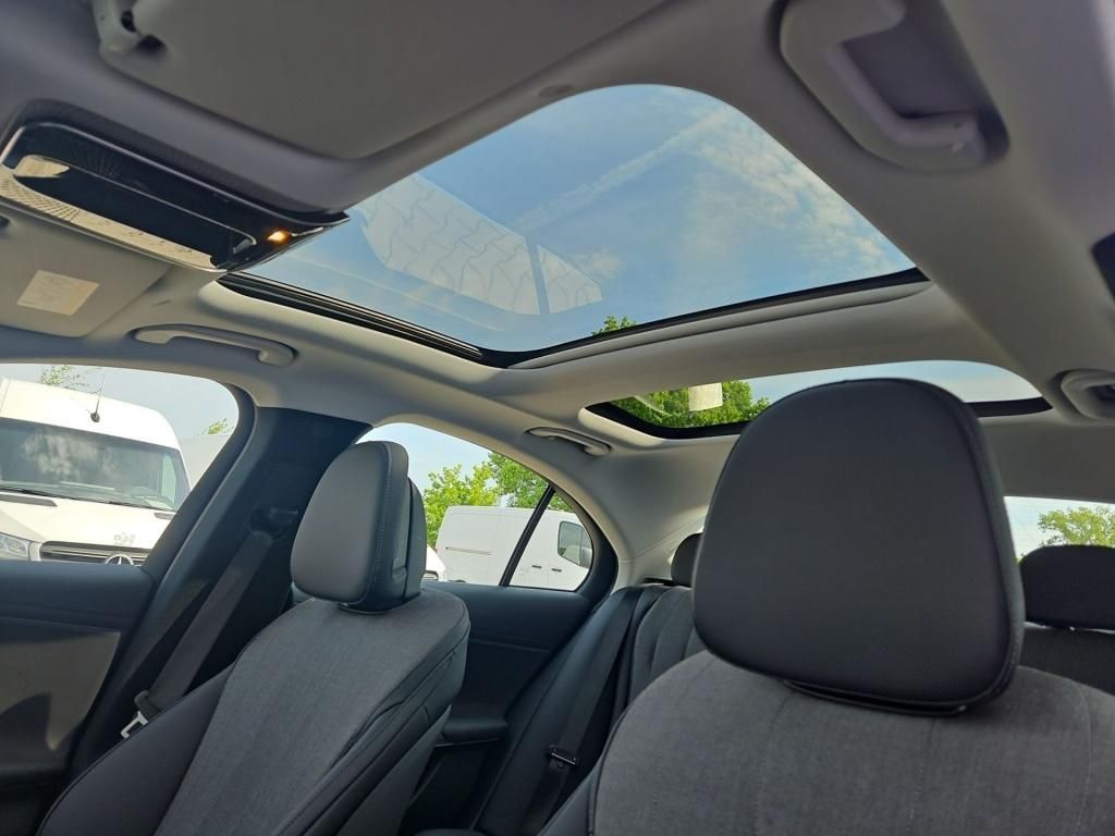 Fahrzeugabbildung Mercedes-Benz E 200 Avantg. Pano Navi Totwi. LED Winterpaket