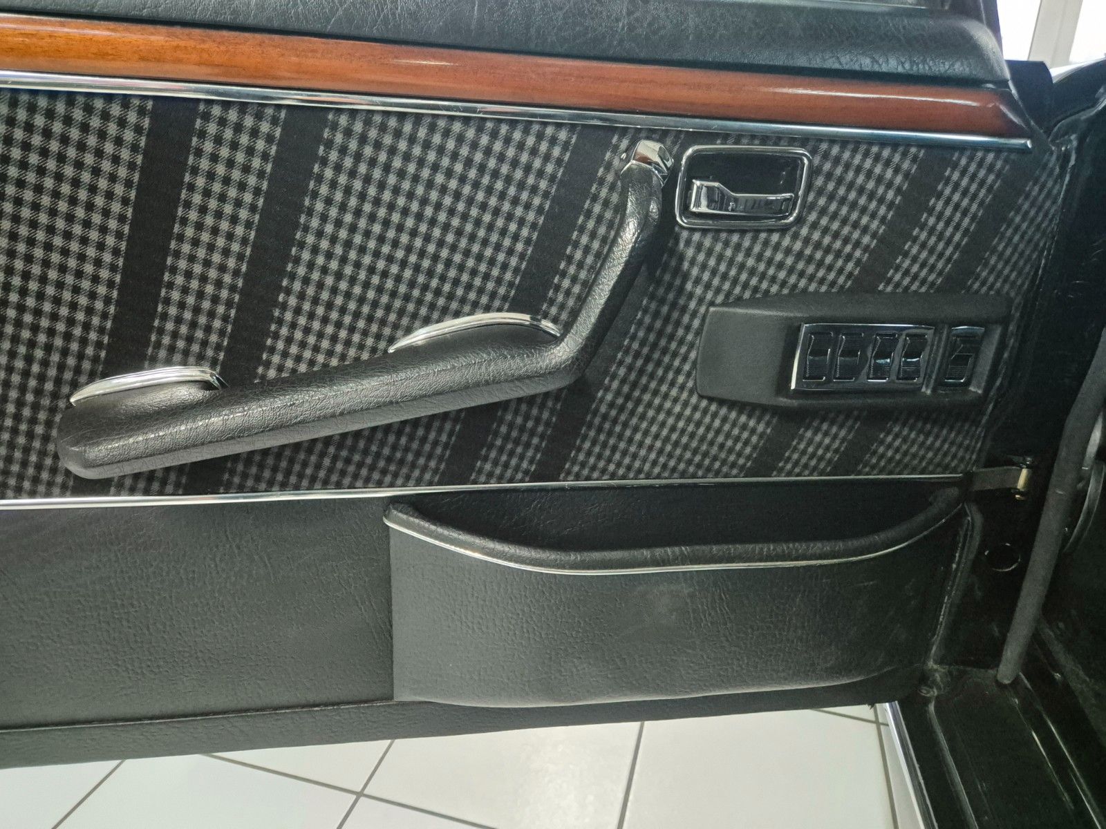 Fahrzeugabbildung Mercedes-Benz 300 SEL 6.3/Deutsch/2. Hand/ 30tEUR investiert