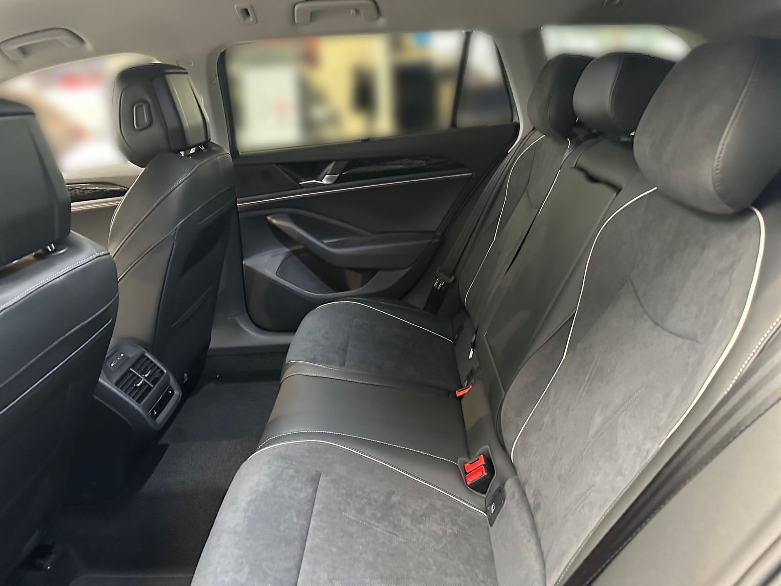 Volkswagen Passat Elegance Hybrid DSG AHK MASSAGE R-KAMERA foto 7