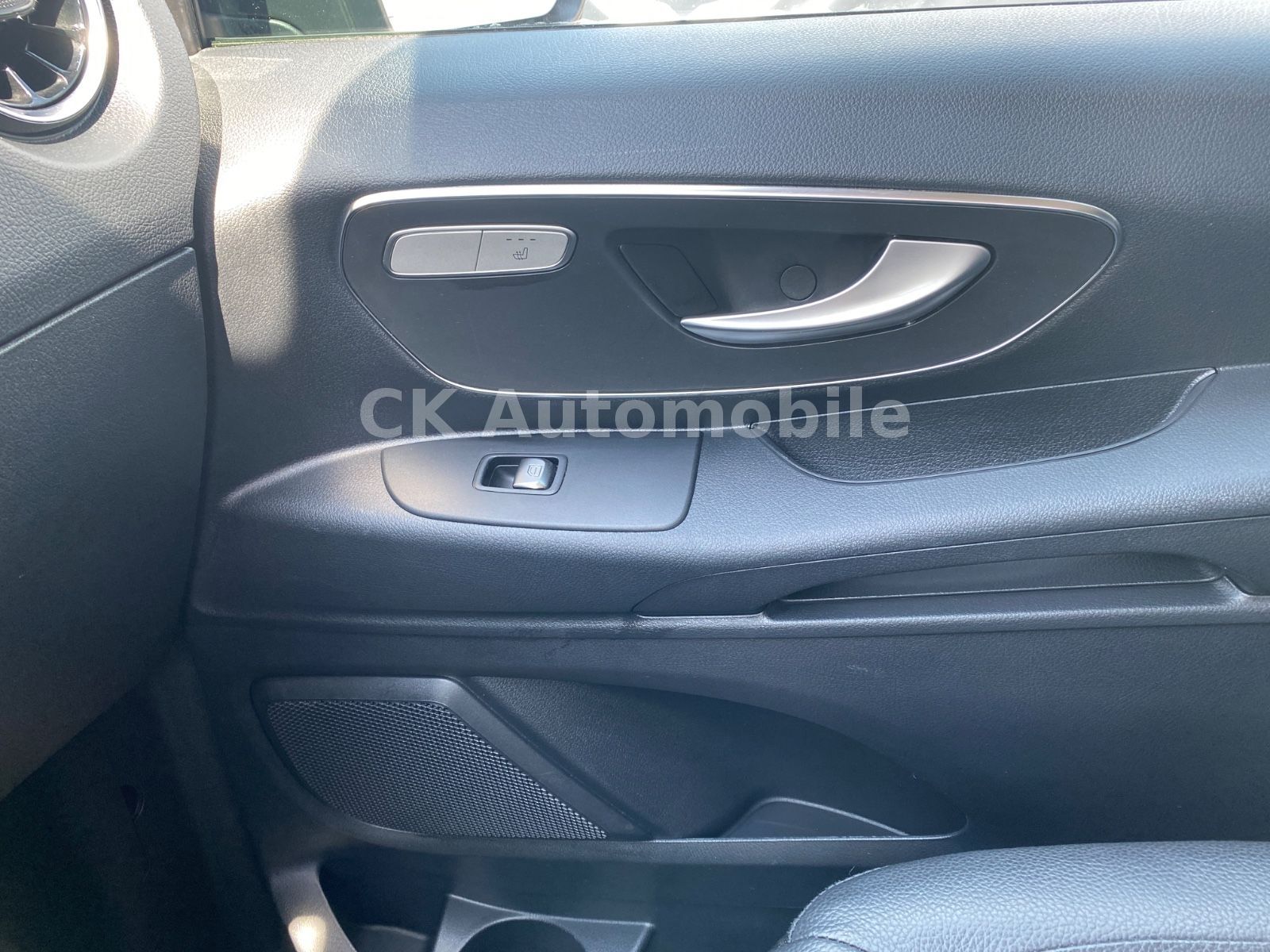 Fahrzeugabbildung Mercedes-Benz Vito Mixto 119 lang Autom./5 Sitze/Navi/LED/Kam