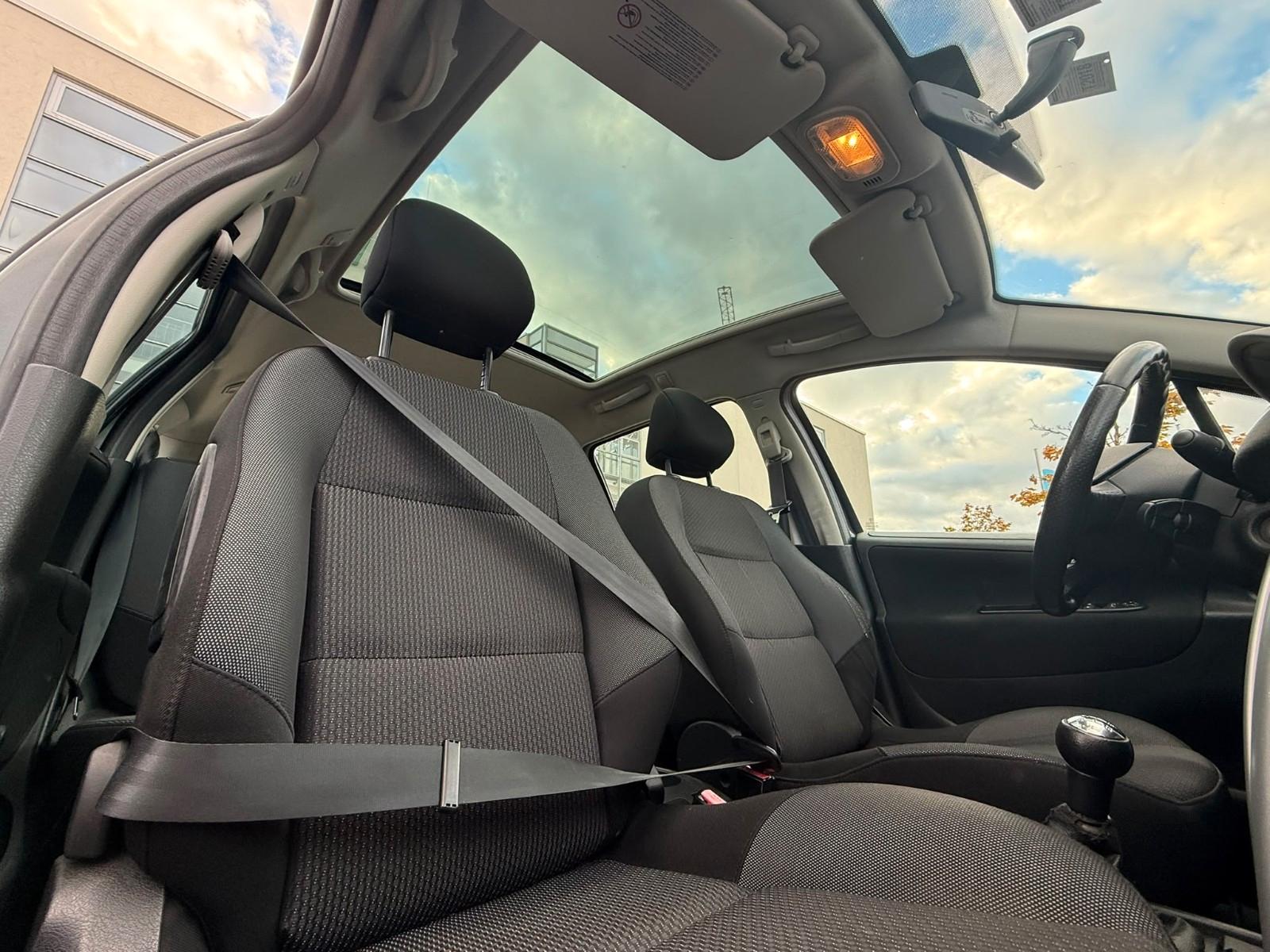 Peugeot 207 2011 — photo 7