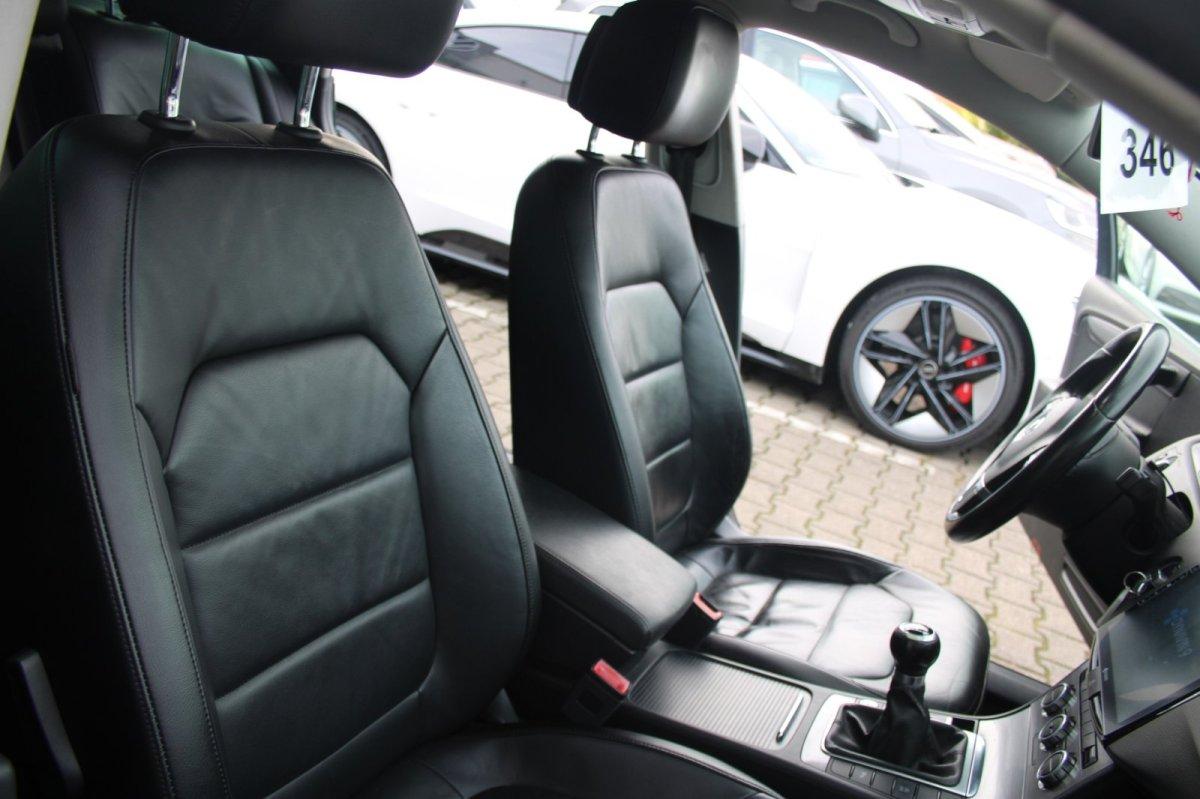 Volkswagen Passat 2012 — photo 16