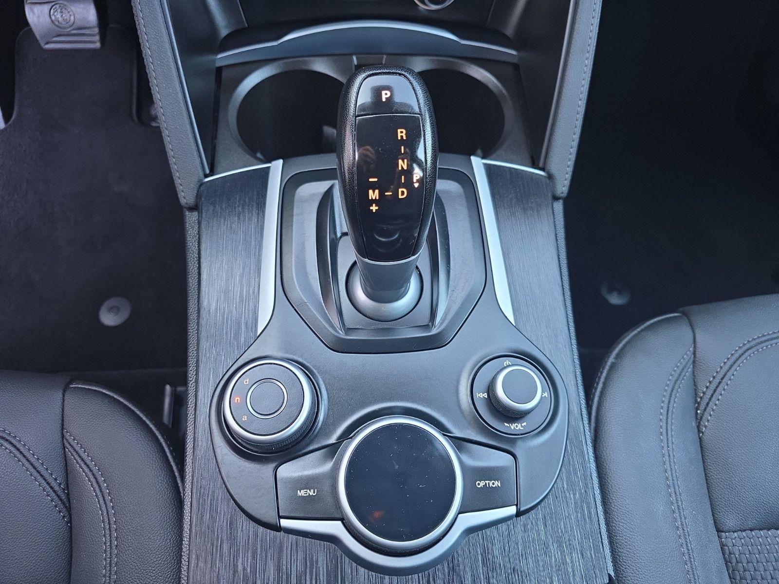 Fahrzeugabbildung Alfa Romeo Stelvio Super Q4 NAVI LEDER AUTOMATIK M+S