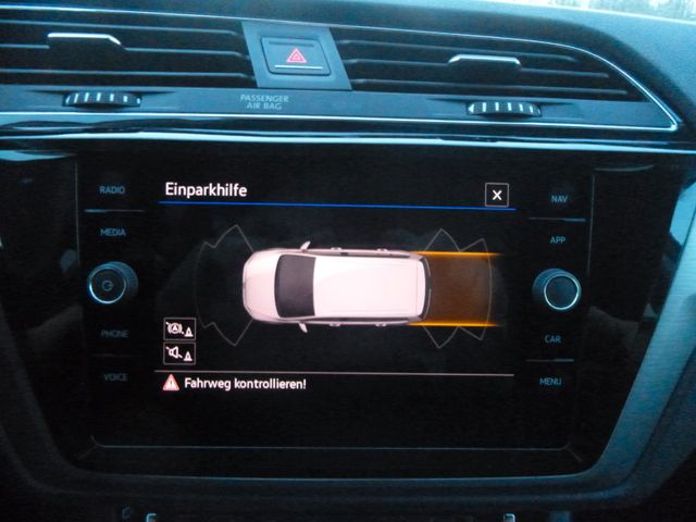 Fahrzeugabbildung Volkswagen Touran 2.0 TDI Comfortline>AUT/AHK/ACC/PDC/SHZ<