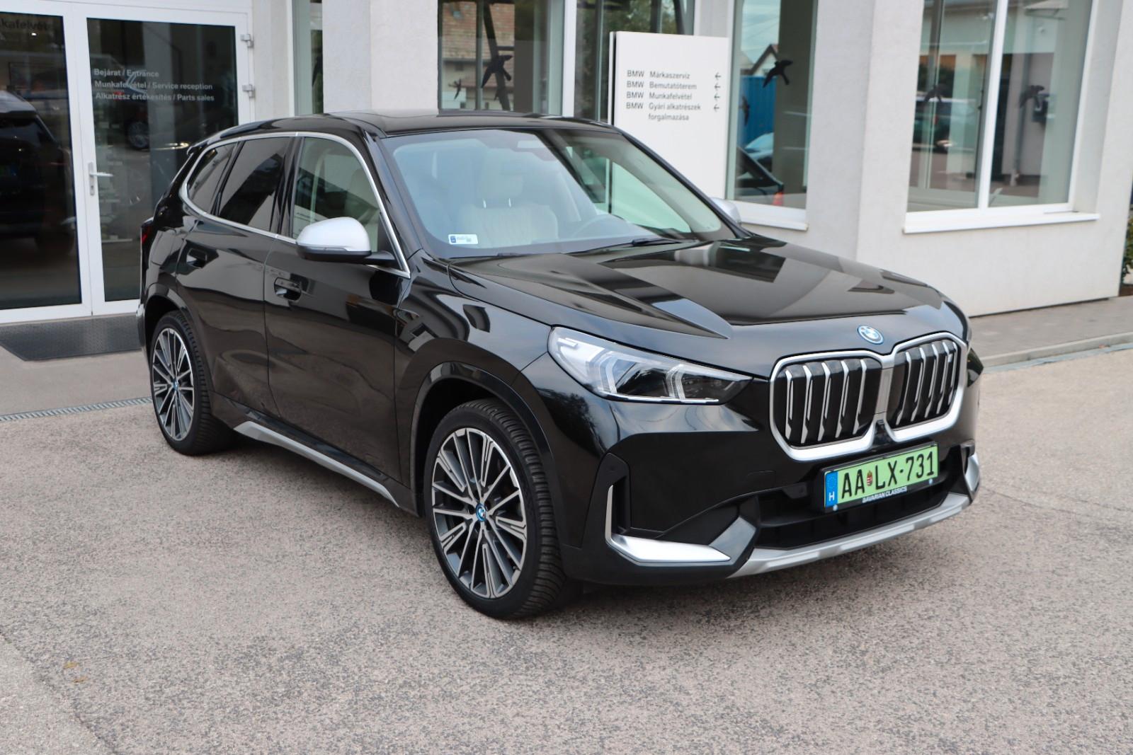 BMW iX1