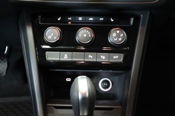 Volkswagen Touran 2.0 DSG R-Line 7-Sitze AHK Kamera