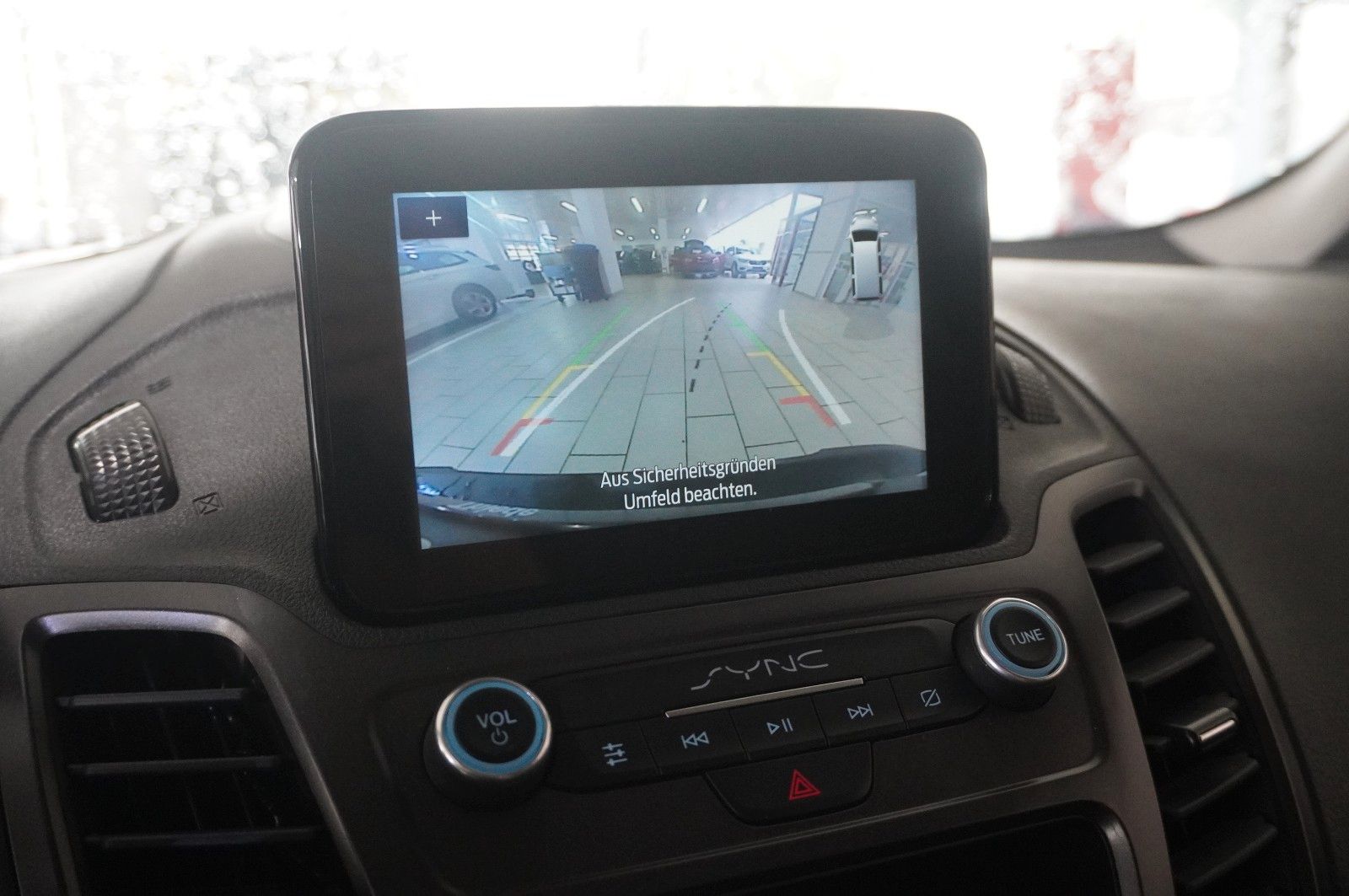 Fahrzeugabbildung Ford Tourneo Connect 1.5D TREND 5-SITZ NAVI/KAMERA