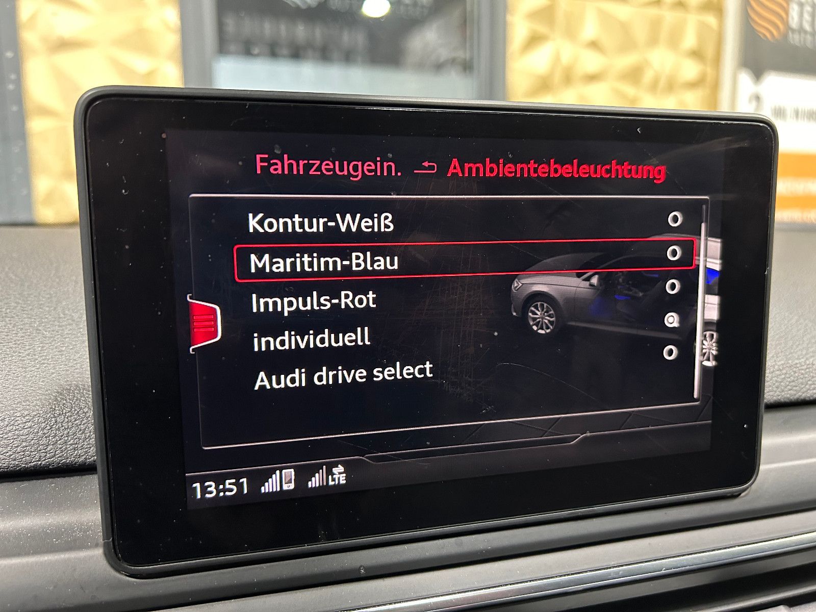 Fahrzeugabbildung Audi A4 Avant basis/PDC/APPLE/TEMPOMAT/AMBIENTE