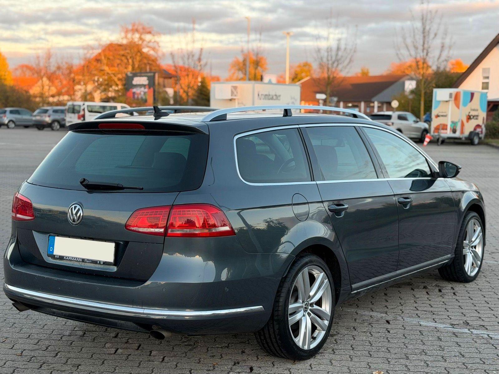 Volkswagen Passat 2012 — rear view