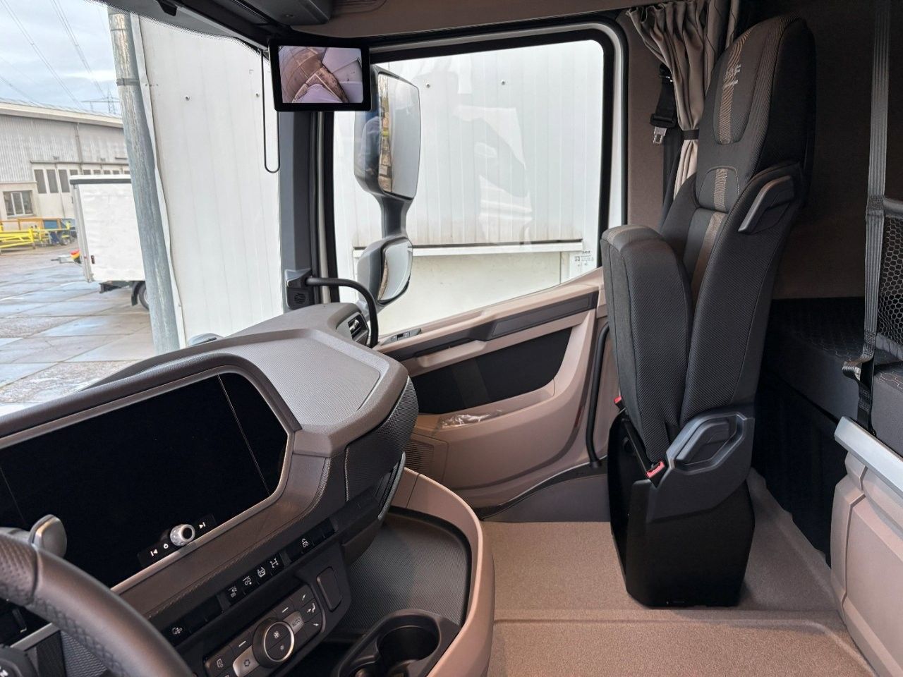 Fahrzeugabbildung DAF FAN XG 480 Swing-Board-Aufbau Mitnahmestapler