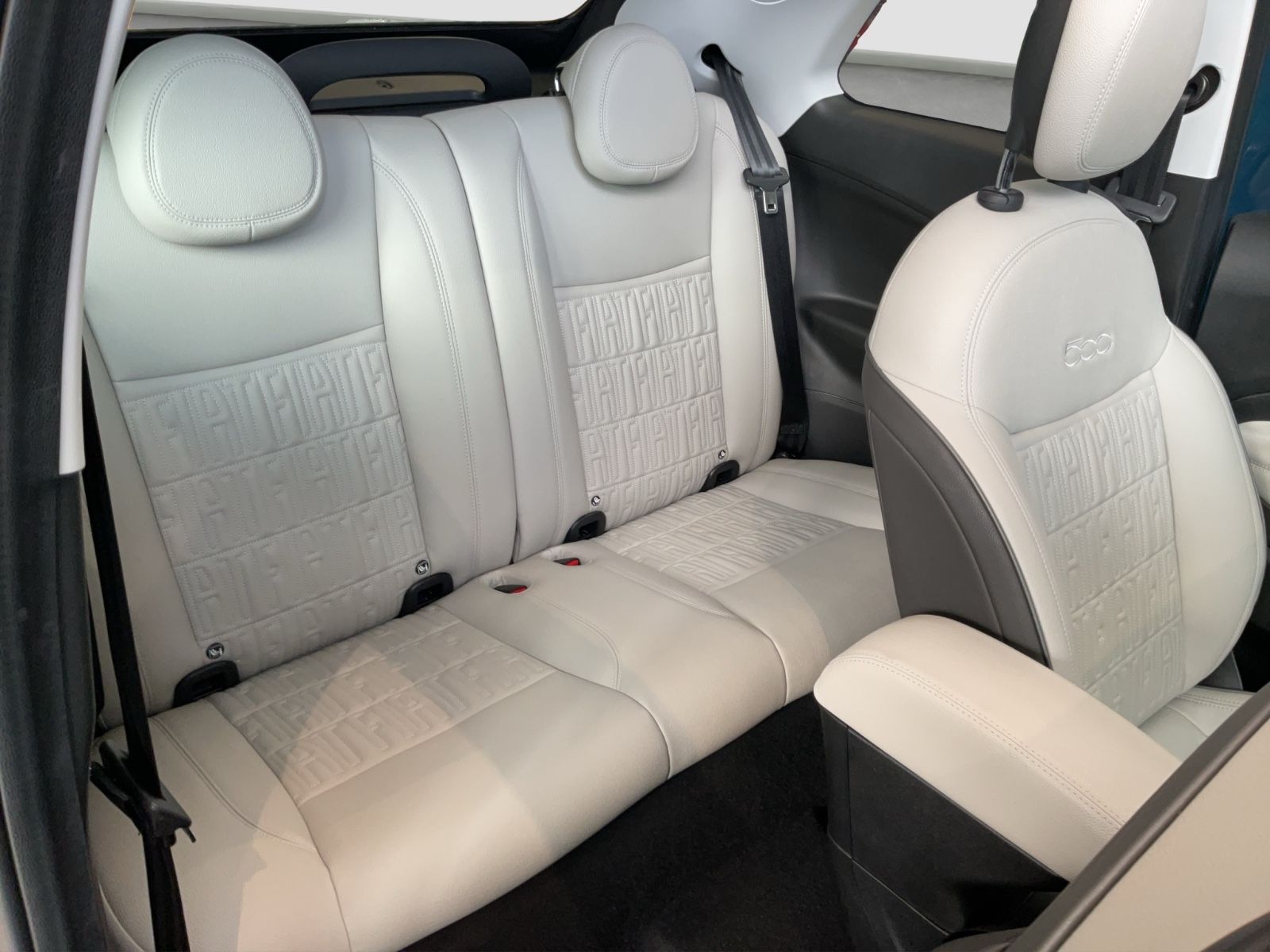 Fahrzeugabbildung Fiat 500e La Prima Cabrio 42 kWh