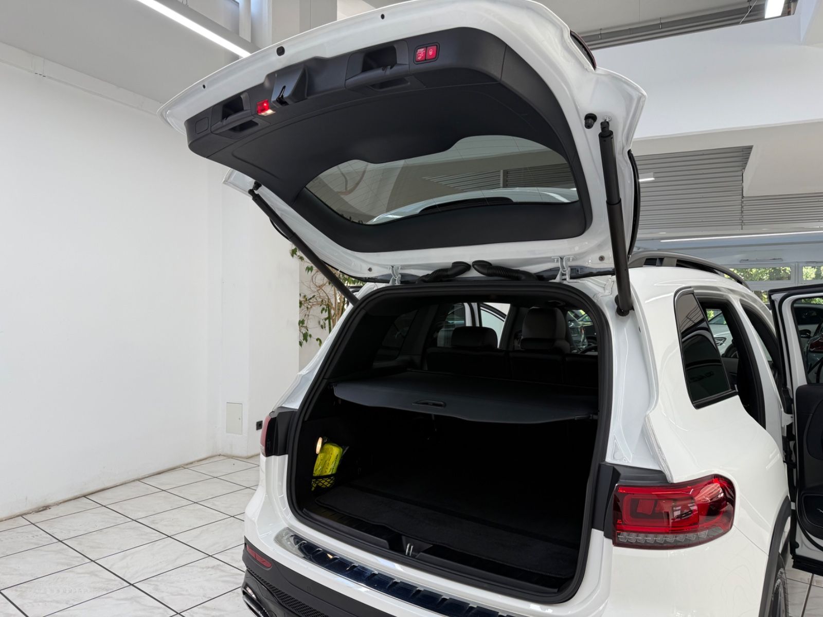 Mercedes-Benz GLB 250 4M AMG Line Pano Night Memory 360° foto 10