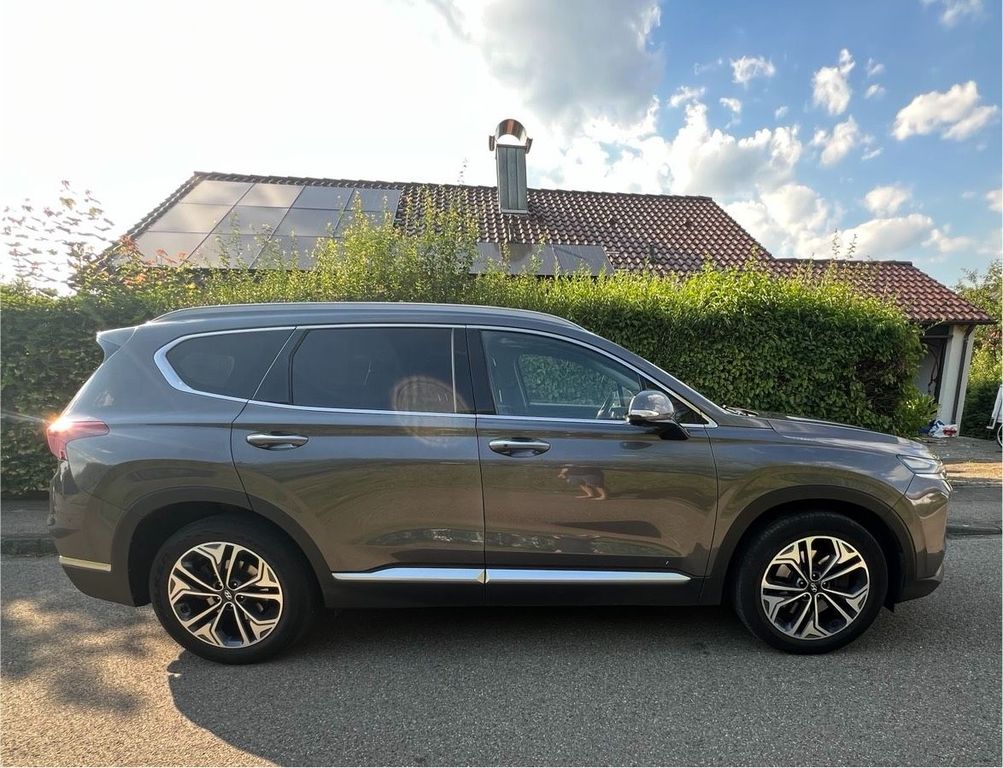 Image of Hyundai SANTA FE