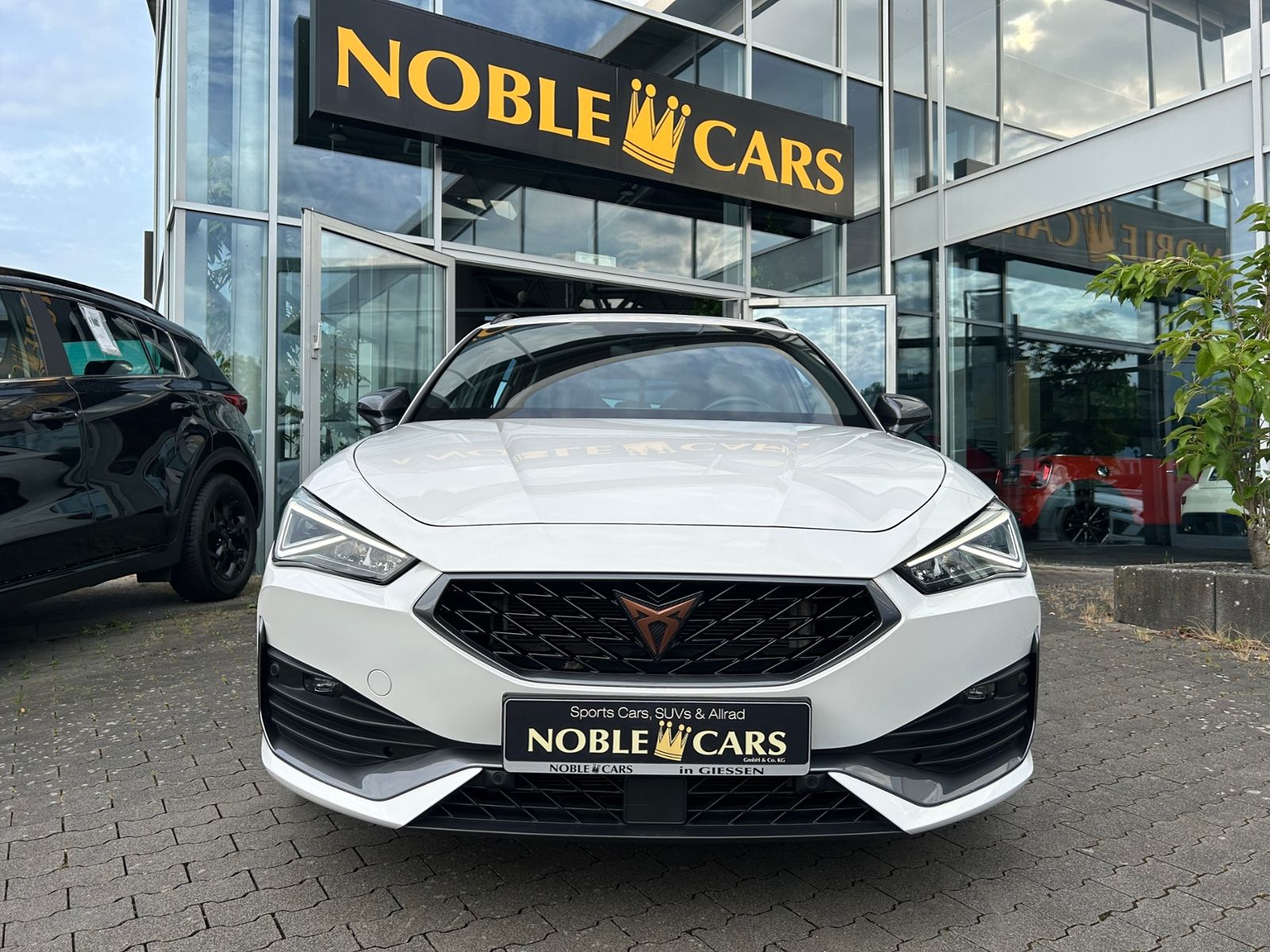 Fahrzeugabbildung CUPRA Leon Sportstourer VZ e-Hybrid NAV RFK SHZ 19"