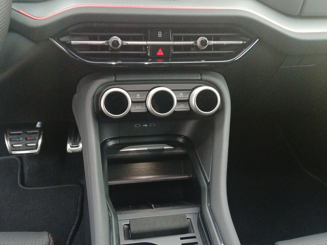 Fahrzeugabbildung SKODA Kodiaq RS 4x4 TSI 7 -Sitzer Panoramadach HeadUp