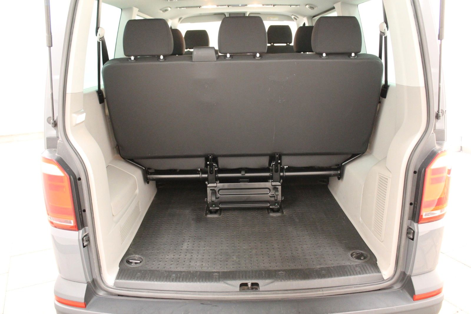 Fahrzeugabbildung Volkswagen T6 Transporter Bus Caravelle 2.0 TDI 110 kW DSG