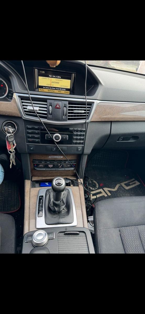 Mercedes-Benz E220 2012 — photo 9