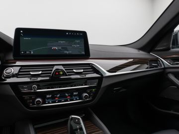 Fahrzeugabbildung BMW 530d xDr Tour Luxury Line ACC H/K Panorama DAB