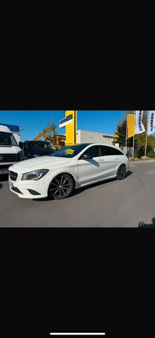 MERCEDES-BENZ Mercede Benz CLA 200 Shootting