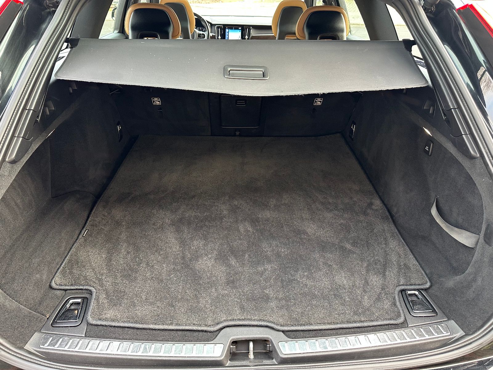 Fahrzeugabbildung Volvo V90 KOMBI GEARTRONIC MOMENTUM*PANO+LEDER*