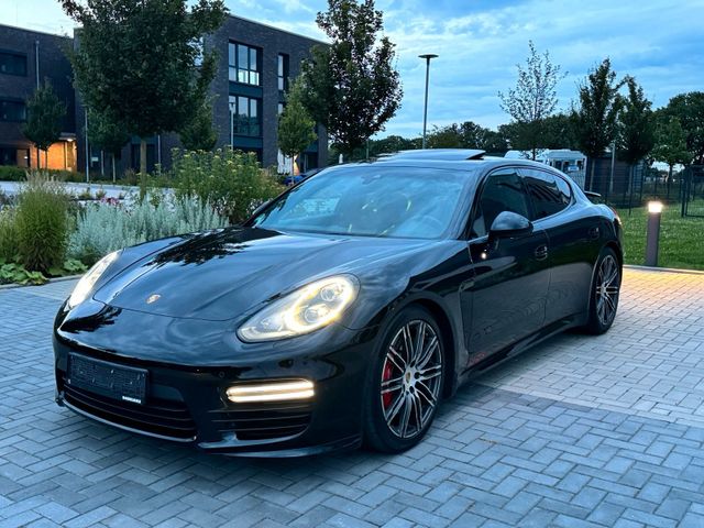 Porsche Panamera GTS CHRONO