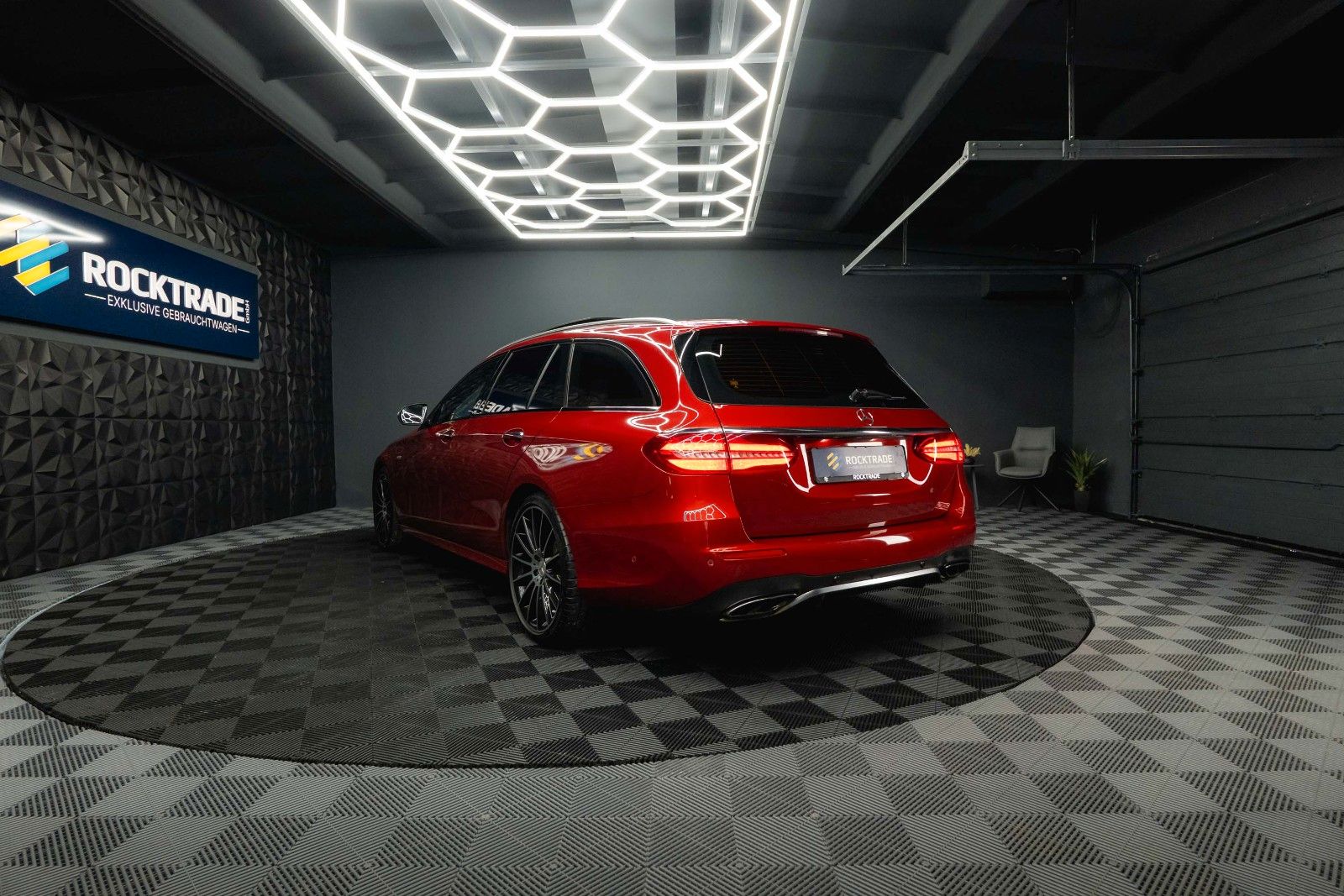 Fahrzeugabbildung Mercedes-Benz E 43 AMG 4Matic Night-Paket *Airmatic*ACC*Pano*