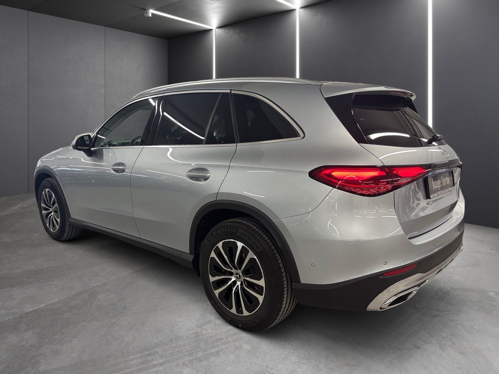 Fahrzeugabbildung Mercedes-Benz GLC 220 d 4M Avantgarde*AHK*Pano*360°*Distr*Totw