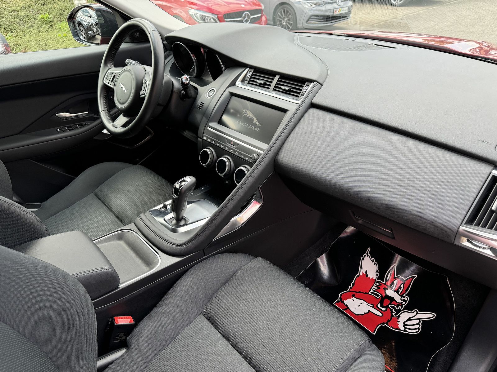 Fahrzeugabbildung Jaguar E-Pace P250 AWD /LED//DAB/Sound/Spur/Kamera/Ahk