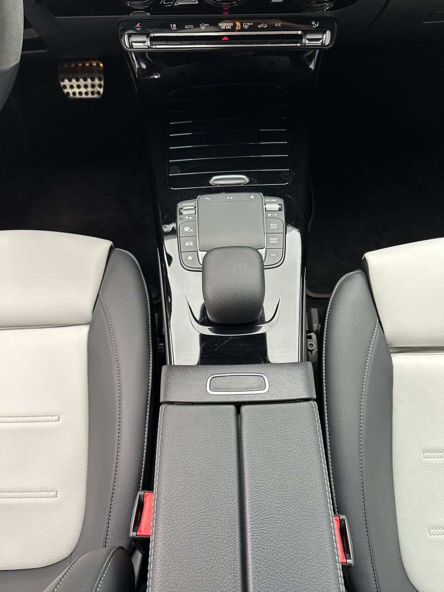 Fahrzeugabbildung Mercedes-Benz CLA 200d Shooting Brake AMG-Line NAV+KAM+CARPLAY