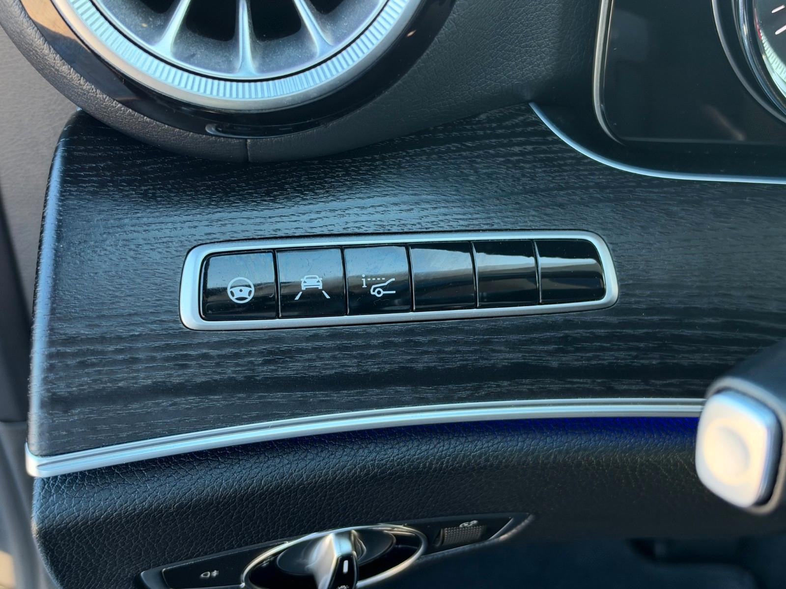 Mercedes-Benz E 200 Coupe 4Matic AMG*DISTR+*PANO*HUD*360°KAME