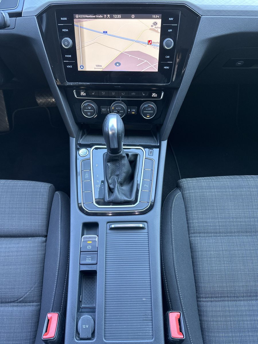 Fahrzeugabbildung Volkswagen Passat Variant 2.0 TDI DSG Business NAV+LED+ACC