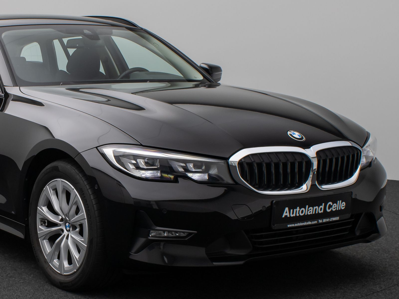 Fahrzeugabbildung BMW 320d Panorama DAB HiFi Lenkrhzg PDC AHK Alarm