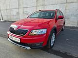 Skoda Octavia Combi Scout 4x4 2.0TDI 150 PS AHK DAB - Skoda: Allradantrieb, Scout